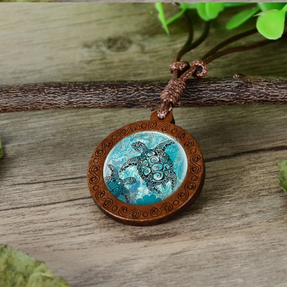 Jewelry - Turtle pendant necklace